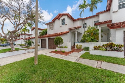 Touwnhouse à louer à Cutler Bay, Floride: 2 chambres, 106.28 m2 № 2056798 - photo 2