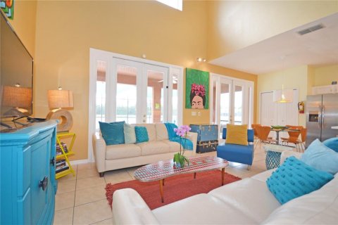 Casa en venta en Kissimmee, Florida, 7 dormitorios, 263.29 m2 № 1554288 - foto 7