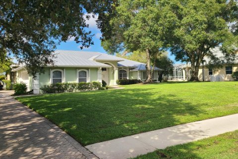 House in Palm City, Florida 4 bedrooms, 261.71 sq.m. № 2422357 - photo 2
