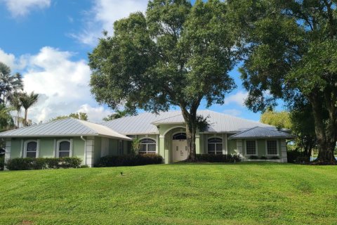 House in Palm City, Florida 4 bedrooms, 261.71 sq.m. № 2422357 - photo 5