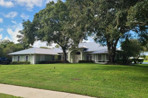 House in Palm City, Florida 4 bedrooms, 261.71 sq.m. № 2422357 - photo 6