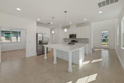 House in Saint Cloud, Florida 5 bedrooms, 252.42 sq.m. № 1888625 - photo 12