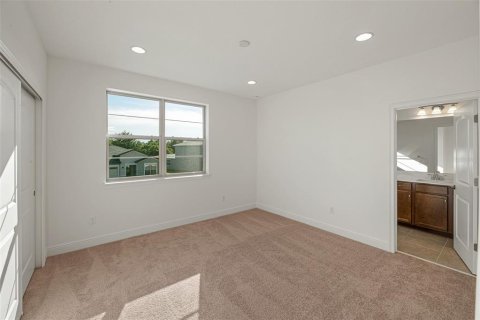 House in Saint Cloud, Florida 5 bedrooms, 252.42 sq.m. № 1888625 - photo 27