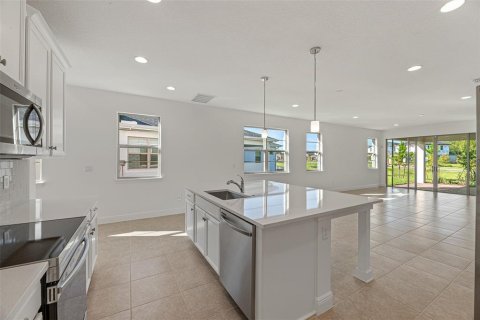 House in Saint Cloud, Florida 5 bedrooms, 252.42 sq.m. № 1888625 - photo 15