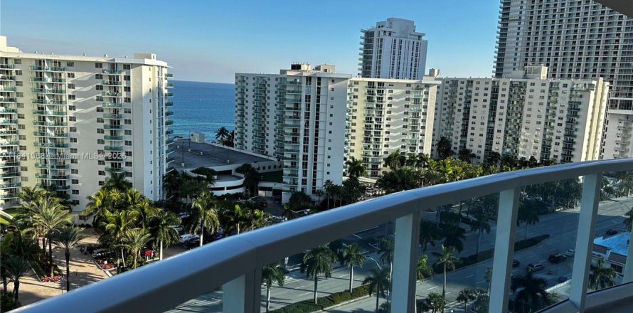 Condominio en Hollywood, Florida, 2 dormitorios № 1842358