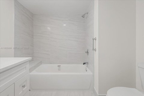 Condominio en venta en Boynton Beach, Florida, 2 dormitorios, 116.31 m2 № 1976952 - foto 11