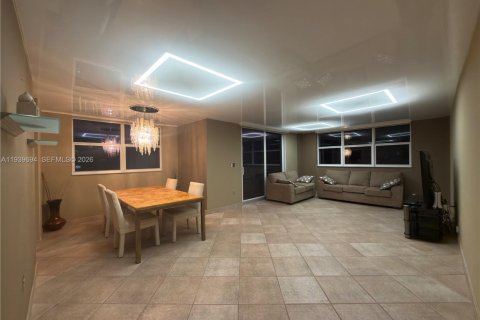 Condominio en venta en Hallandale Beach, Florida, 2 dormitorios, 126.35 m2 № 1997035 - foto 13