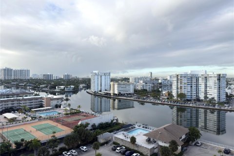 Condominio en venta en Hallandale Beach, Florida, 2 dormitorios, 126.35 m2 № 1997035 - foto 4