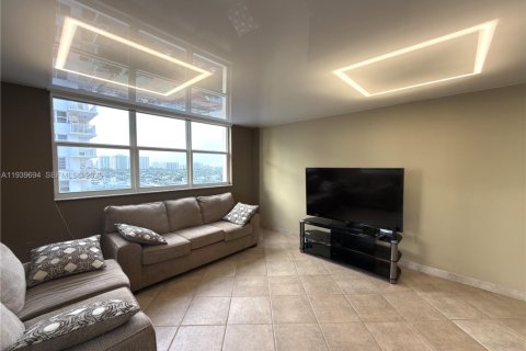 Condominio en venta en Hallandale Beach, Florida, 2 dormitorios, 126.35 m2 № 1997035 - foto 7