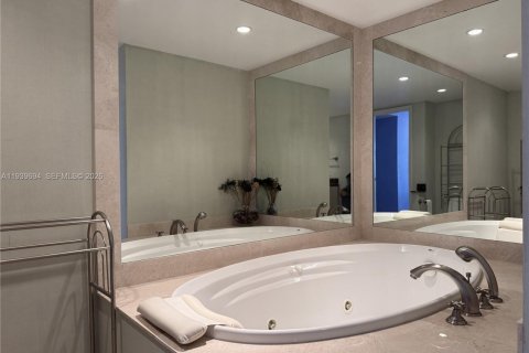 Condominio en venta en Hallandale Beach, Florida, 2 dormitorios, 126.35 m2 № 1997035 - foto 26