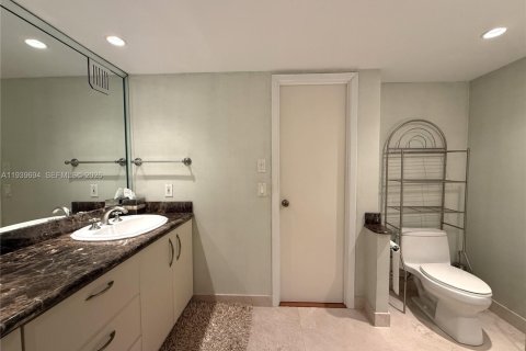 Condominio en venta en Hallandale Beach, Florida, 2 dormitorios, 126.35 m2 № 1997035 - foto 27