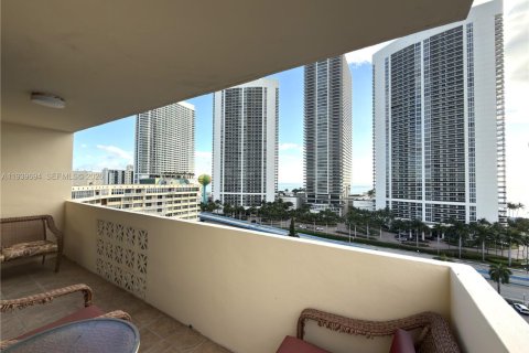 Condominio en Hallandale Beach, Florida, 2 dormitorios № 1997035