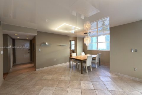 Condominio en venta en Hallandale Beach, Florida, 2 dormitorios, 126.35 m2 № 1997035 - foto 6