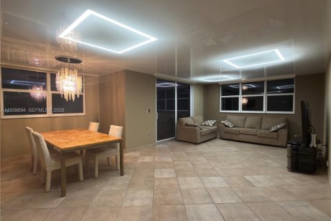 Condominio en venta en Hallandale Beach, Florida, 2 dormitorios, 126.35 m2 № 1997035 - foto 14