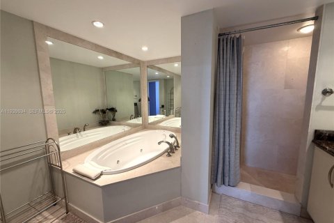 Condominio en venta en Hallandale Beach, Florida, 2 dormitorios, 126.35 m2 № 1997035 - foto 24