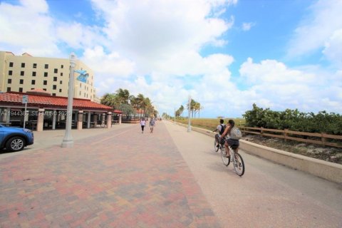 Condominio en alquiler en Hollywood, Florida, 1 dormitorio, 66.98 m2 № 2059984 - foto 6