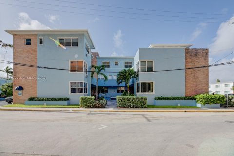 Condominio en alquiler en Hollywood, Florida, 1 dormitorio, 66.98 m2 № 2059984 - foto 8