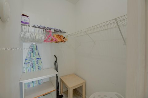 Condominio en alquiler en Hollywood, Florida, 1 dormitorio, 66.98 m2 № 2059984 - foto 15