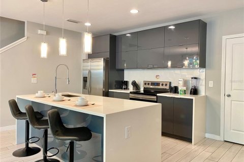 Touwnhouse à vendre à Kissimmee, Floride: 4 chambres, 162.76 m2 № 2410369 - photo 4