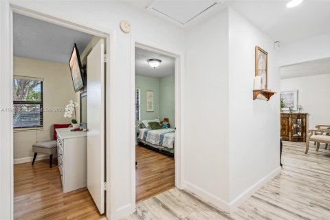 Снять в аренду таунхаус в Майами, Флорида 3 спальни, 113.81м2, № 2029651 - фото 6