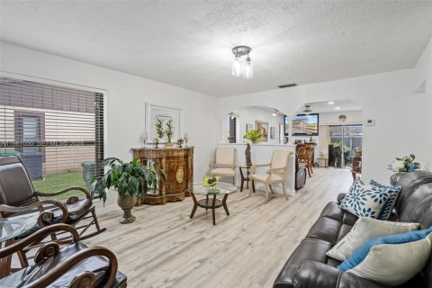 Снять в аренду таунхаус в Майами, Флорида 3 спальни, 113.81м2, № 2029651 - фото 3