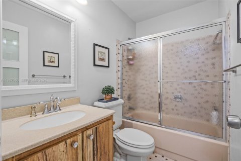 Снять в аренду таунхаус в Майами, Флорида 3 спальни, 113.81м2, № 2029651 - фото 8