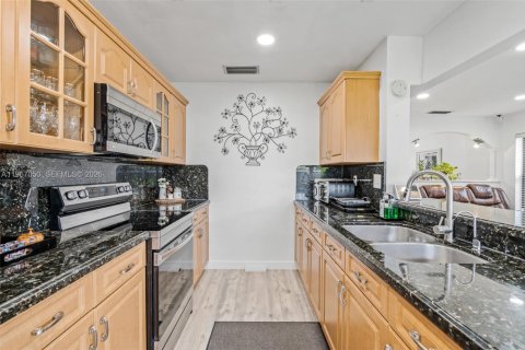 Снять в аренду таунхаус в Майами, Флорида 3 спальни, 113.81м2, № 2029651 - фото 4