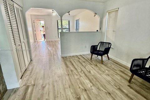 Снять в аренду таунхаус в Майами, Флорида 3 спальни, 113.81м2, № 2029651 - фото 13