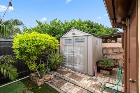 Снять в аренду таунхаус в Майами, Флорида 3 спальни, 113.81м2, № 2029651 - фото 12