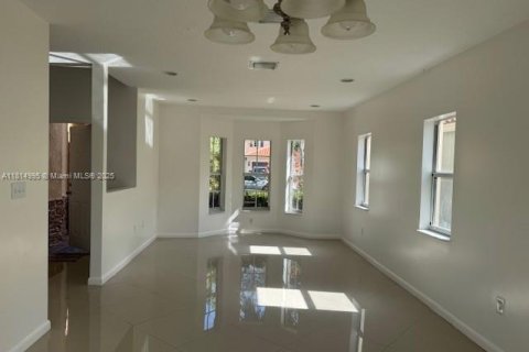 House in Homestead, Florida 3 bedrooms, 195 sq.m. № 1768221 - photo 10