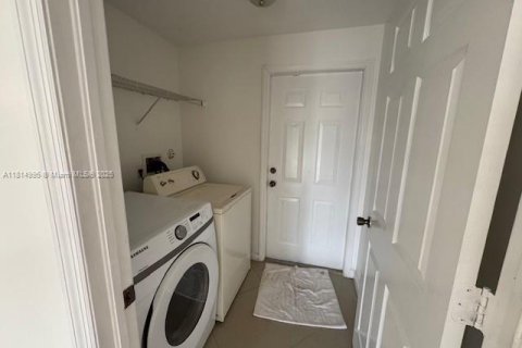House in Homestead, Florida 3 bedrooms, 195 sq.m. № 1768221 - photo 14