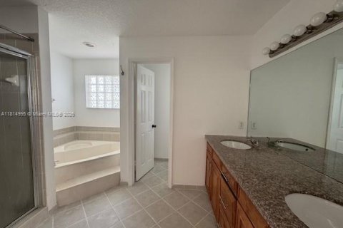 House in Homestead, Florida 3 bedrooms, 195 sq.m. № 1768221 - photo 19