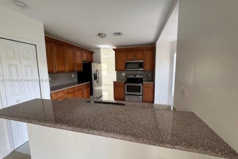 House in Homestead, Florida 3 bedrooms, 195 sq.m. № 1768221 - photo 6