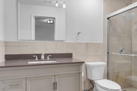 Duplex in Miami, Florida 2 bedrooms, 109.16 sq.m. № 2040947 - photo 20