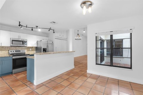 Duplex in Miami, Florida 2 bedrooms, 109.16 sq.m. № 2040947 - photo 10