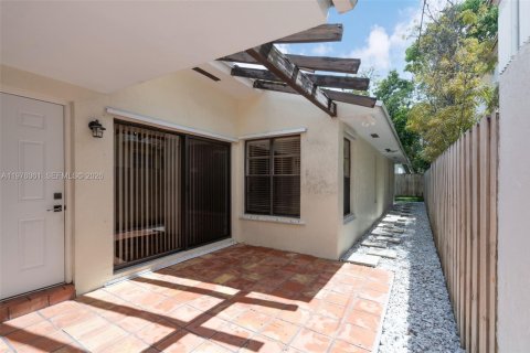 Duplex in Miami, Florida 2 bedrooms, 109.16 sq.m. № 2040947 - photo 25