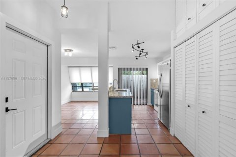 Duplex in Miami, Florida 2 bedrooms, 109.16 sq.m. № 2040947 - photo 7