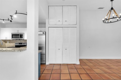 Duplex in Miami, Florida 2 bedrooms, 109.16 sq.m. № 2040947 - photo 13