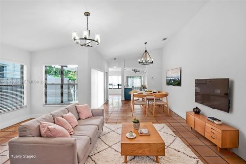 Duplex in Miami, Florida 2 bedrooms, 109.16 sq.m. № 2040947 - photo 4