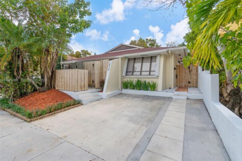 Duplex in Miami, Florida 2 bedrooms, 109.16 sq.m. № 2040947