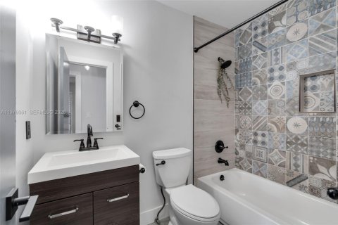 Duplex in Miami, Florida 2 bedrooms, 109.16 sq.m. № 2040947 - photo 24