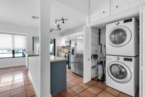 Duplex in Miami, Florida 2 bedrooms, 109.16 sq.m. № 2040947 - photo 12