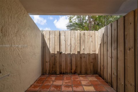 Duplex in Miami, Florida 2 bedrooms, 109.16 sq.m. № 2040947 - photo 26