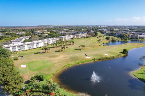 Condo in Coconut Creek, Florida, 2 bedrooms  № 1027123 - photo 1