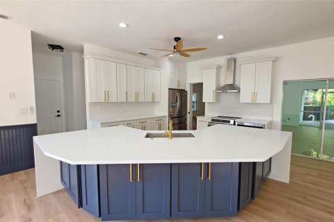 House in Sarasota, Florida 4 bedrooms, 219.99 sq.m. № 1829821 - photo 7