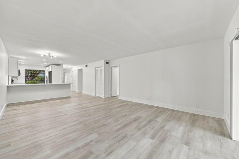 Copropriété à vendre à Boca Raton, Floride: 2 chambres, 117.61 m2 № 2415656 - photo 3
