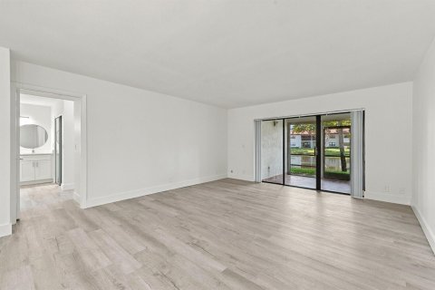 Copropriété à vendre à Boca Raton, Floride: 2 chambres, 117.61 m2 № 2415656 - photo 4