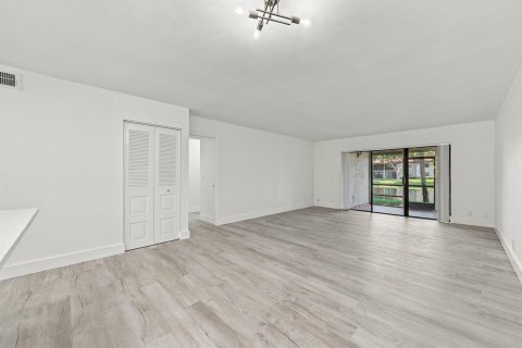 Copropriété à vendre à Boca Raton, Floride: 2 chambres, 117.61 m2 № 2415656 - photo 10