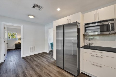 Villa ou maison à vendre à Dania Beach, Floride: 3 chambres, 154.59 m2 № 1931317 - photo 18