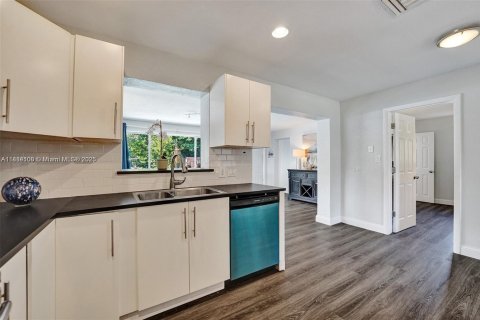 Villa ou maison à vendre à Dania Beach, Floride: 3 chambres, 154.59 m2 № 1931317 - photo 19